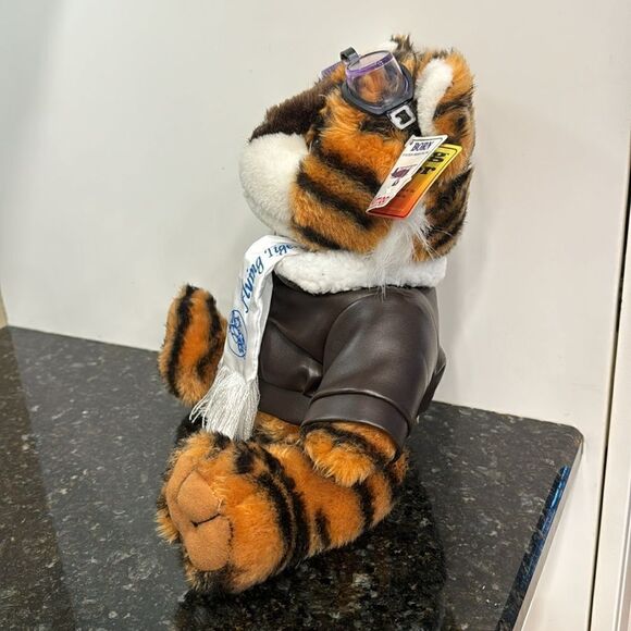 Air Zoo Pilot Flying Tiger Plush Bomber, Jacket, Goggles & Logo Scarf, Tags RARE - Picture 4 of 11
